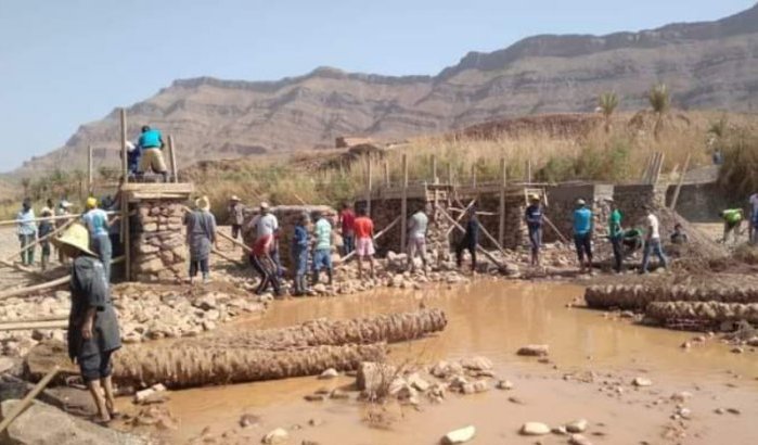 Dorpelingen in Zagora bouwen zelf brug na overstromingen