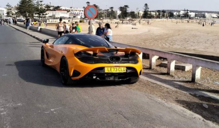 Supercars trekken door Marokko (video)