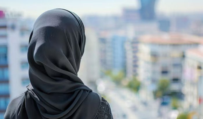 Haagse Samia slachtoffer islamhaat: 'Peuk tegen hoofddoek'