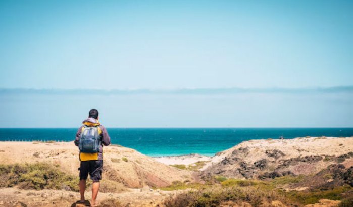 Toestroom backpackers naar stranden Al Hoceima