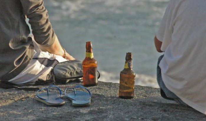 Arrestaties voor alcoholgebruik op strand Al Hoceima