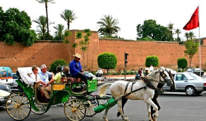 Paardenkoetsen weg van Djemaa el Fna-plein