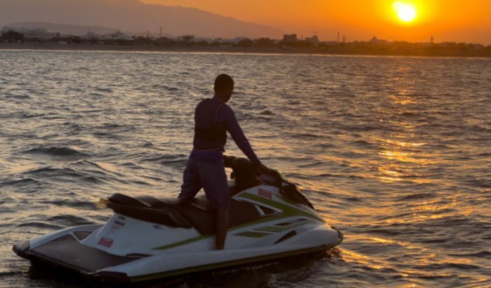 Jet-ski's onder streng toezicht in Marokko tijdens vakantieperiode