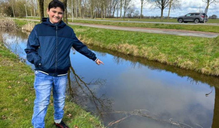 Heldhaftige Khalid (12) redt meisje uit sloot in Nederland