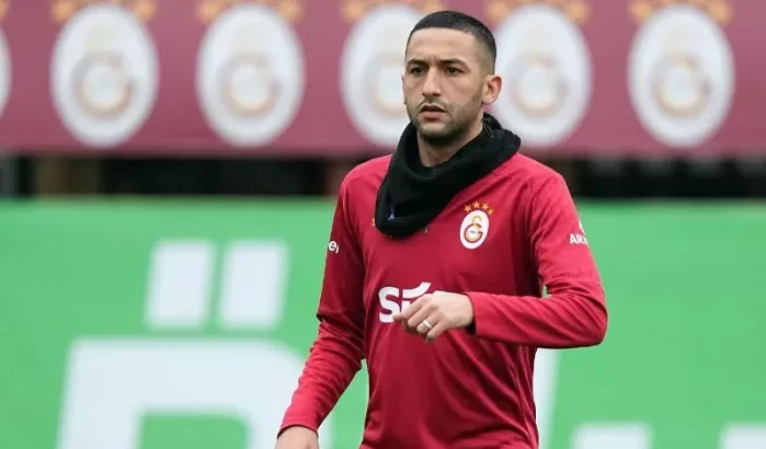 Flinke blunder voor Hakim Ziyech (video)