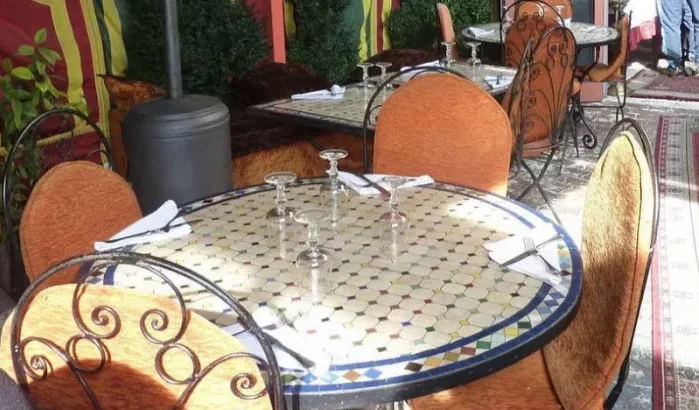 Restaurant in Oujda rekent 100 dirham extra om te zitten