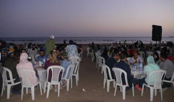 Afvalplaag na iftars op Marokkaanse stranden 