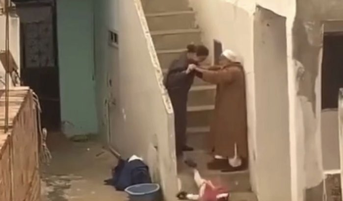 Schokkende video: vrouw en kind op straat mishandeld in Tetouan