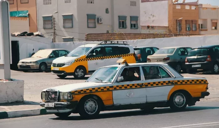 Duitse toeriste achtervolgd en afgeperst door taxichauffeurs in Agadir