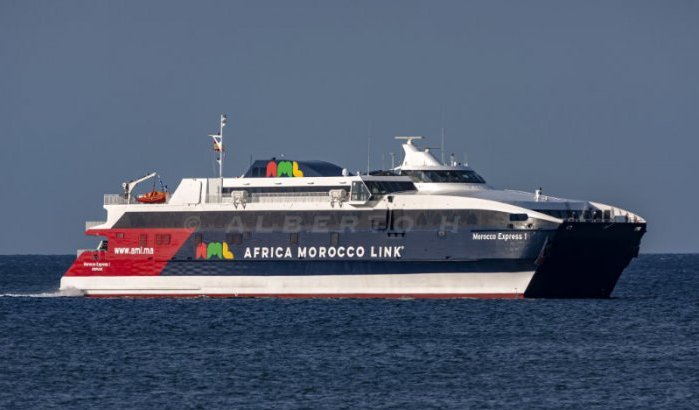 Veerboot AML Tarifa-Tanger valt stil op zee