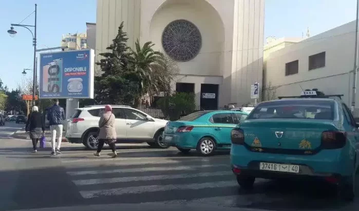 Transportchaos in Tanger: vakantiegangers in de zomerse hel