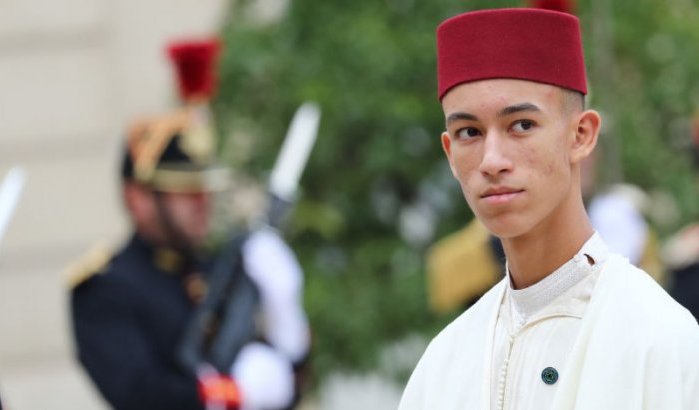 Kroonprins Moulay Hassan weist handkus af