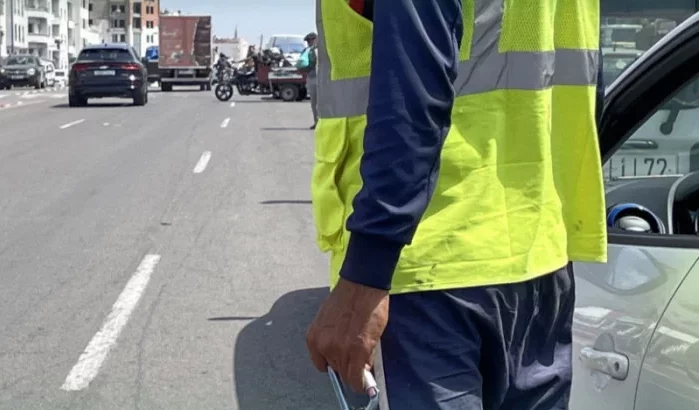 Parkeerwachters negeren gratis parkeren in Agadir