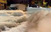 Vreemde witte schuim in straten Casablanca na hevige regen (video)