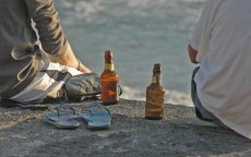 Arrestaties voor alcoholgebruik op strand Al Hoceima