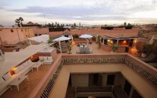 Ophef over verhuur dakterras historisch hotel Marrakech