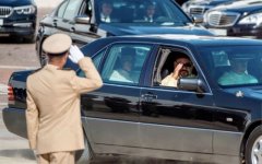 Koning Mohammed VI in M'diq (video)